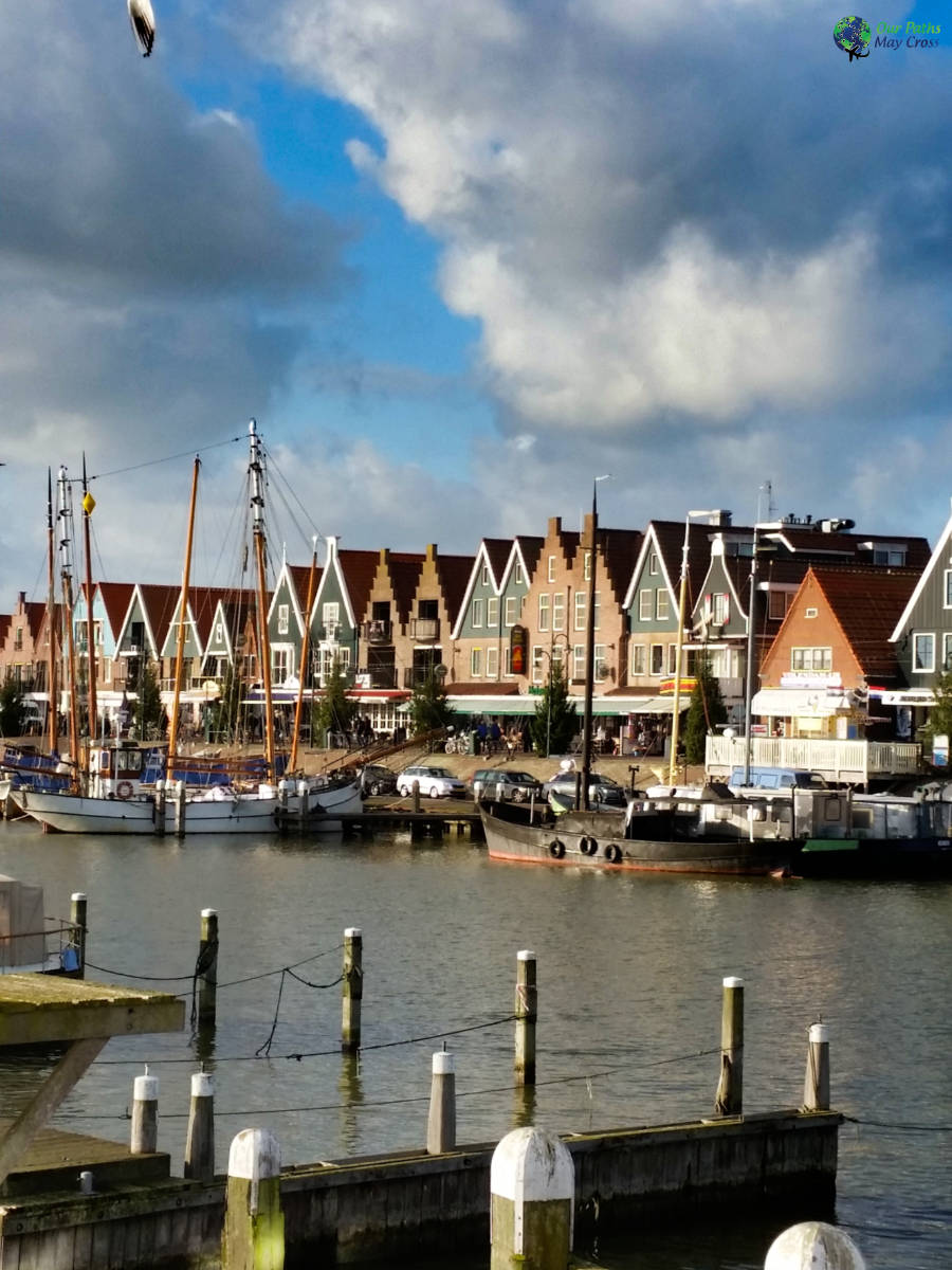 Little Gems Outside Ams -Marken Little Gems Outside Ams -Marken